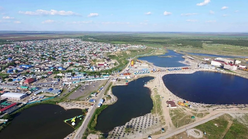 Соль-Илецк с высоты: город, солёные озёра и курортная зона